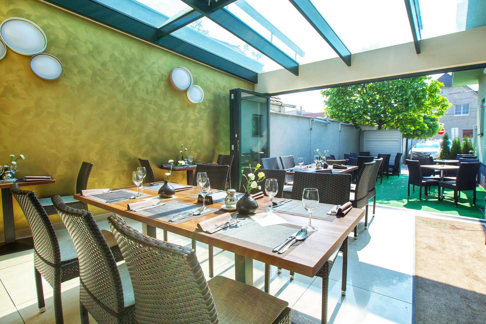 Fine Restaurant & Apartments Малацки Екстериор снимка