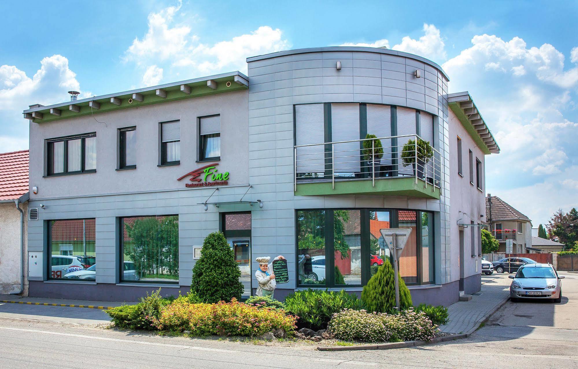 Fine Restaurant & Apartments Малацки Екстериор снимка